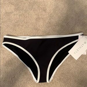 Athleta clean medium bound bottom black